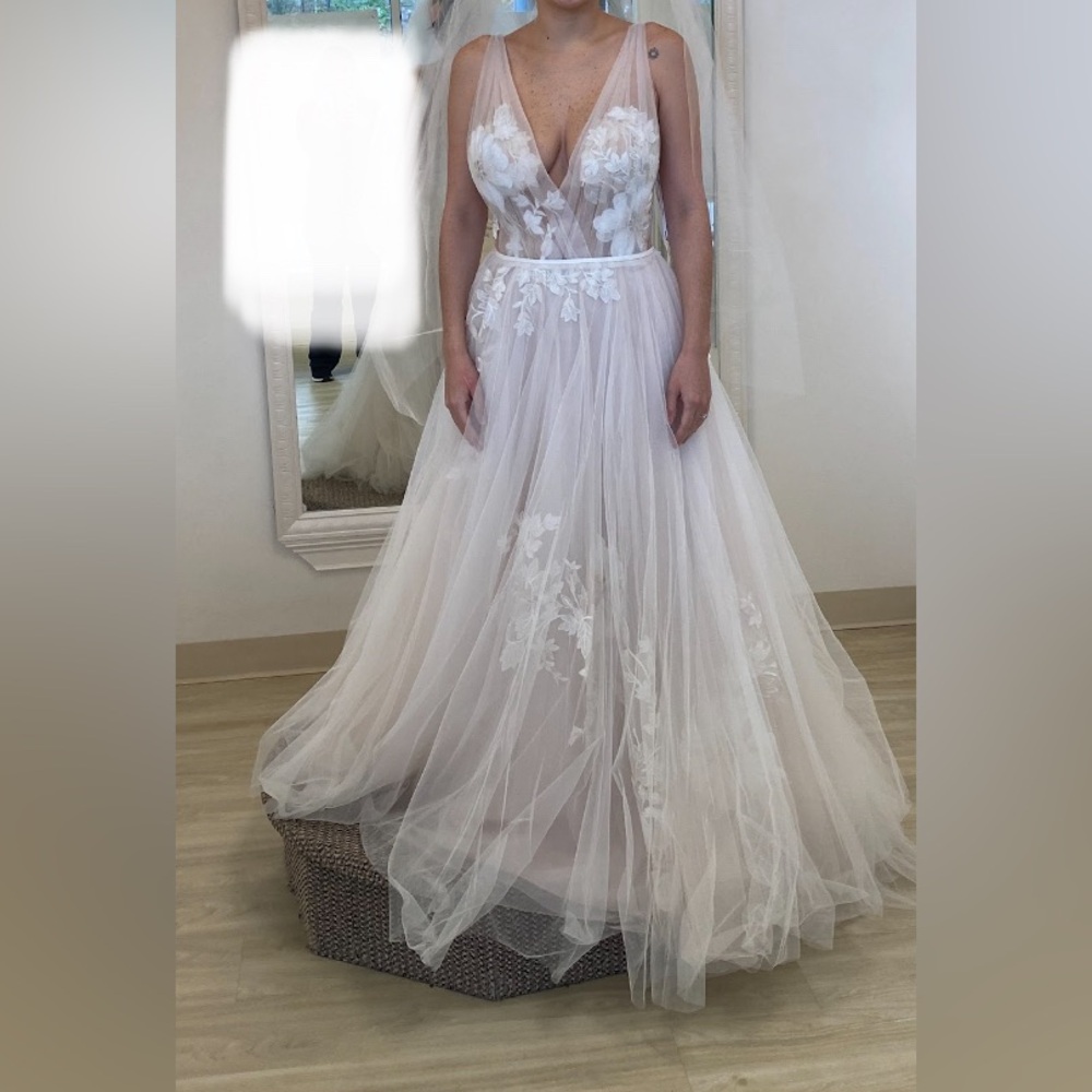 WBrand new wedding dress.